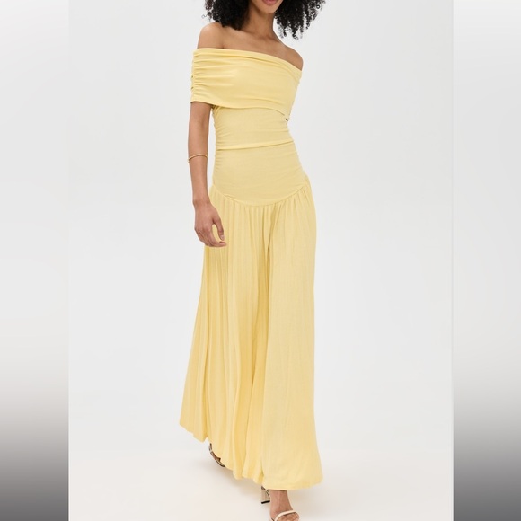 Field of dreams lioness REVOLVE Off-Shoulder Yellow Maxi Dress - Picture 2 of 4